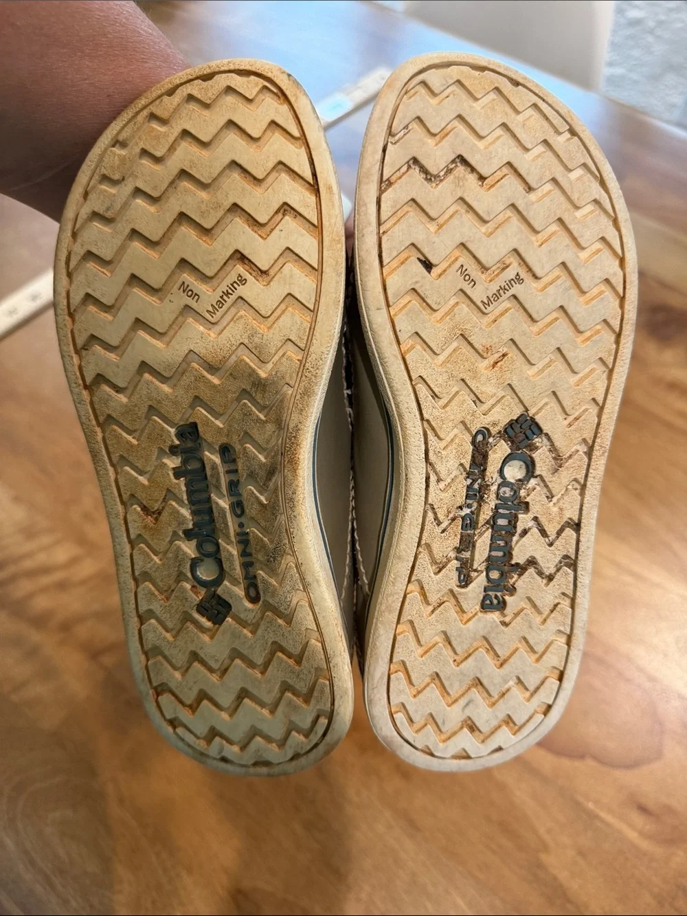Columbia Tan/Brown Slip-On Non Marking Leather and Canvas Loafers Kid Size 3